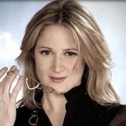 Lisa Galantini - The Jewel演員 飾演segretaria Carla