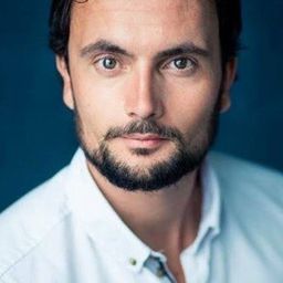 William Belchambers 飾演 Conrade