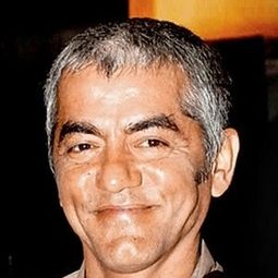 阿斯夫·巴斯拉 飾演 Hussain Khan