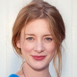 諾潔·赫拉爾 飾演 Mother