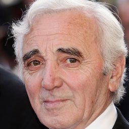 Charles Aznavour 飾演 Self