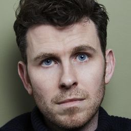 Joseph Arkley 飾演 Lucio