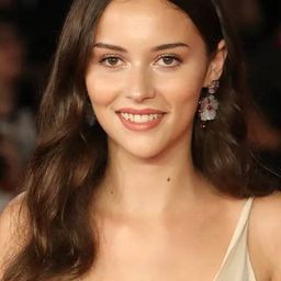 Elisa Fossati - The Hummingbird演員 飾演Luisa Lattes ragazza