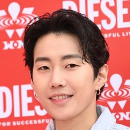 Jay Park 飾演 Self