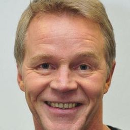 Alexander Kuznetsov 飾演 Agent Sea