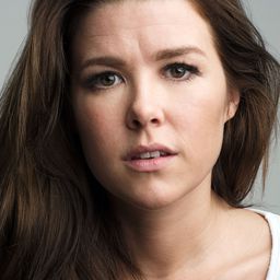 Lucy-Jane Quinlan 飾演 Josie - Stripper