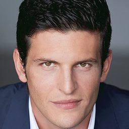 George Tchortov - 極北之戰演員 飾演Alexi