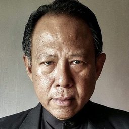 維塔亞·潘斯林加姆 - 八肢藝術演員 飾演Cho