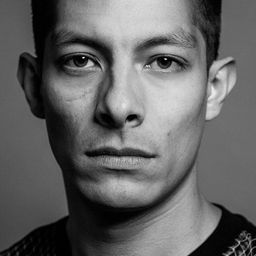 路易·艾伯提 飾演 