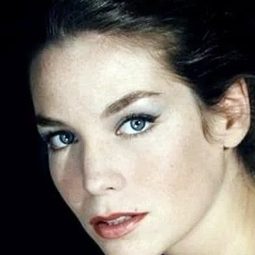 Alexandra Stewart 飾演 Marina