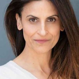 Lucia Gravante 飾演 Woman in the car