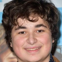 Antoine Khorsand - 我們都是一家人演員 飾演un ami de Bastien