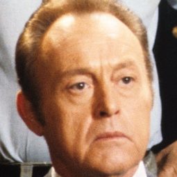 Norman Bartold - 難補情天恨演員 飾演The Detective #1