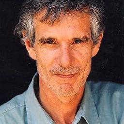 Mario Pardo 飾演 Max Roca