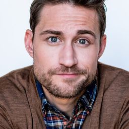 Brendan Bradley 飾演 Brad