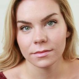 Courtney Christine - Frat Star演員 飾演Amanda