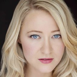 Siobhan Hewlett - 夜刑者演員 飾演Tracey