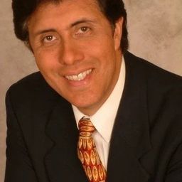 Manuel Cabral 飾演 Loverboy