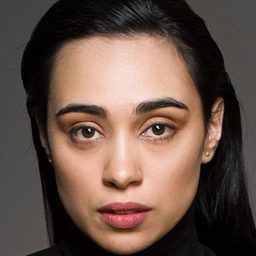 娜塔莉亞·索利安 飾演 Mariana