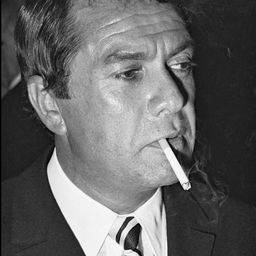 Robert Hirsch 飾演 Raoul