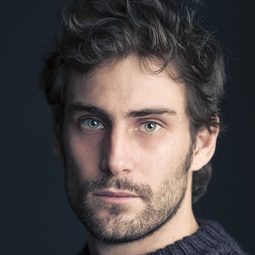 費南多· 古艾內 - 溫情避風港演員 飾演Víctor