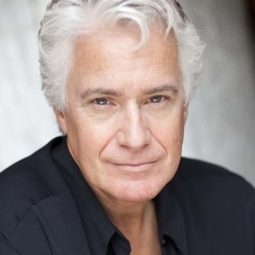 Lucien Douglas - 選美俏臥底演員 飾演Warehouse Hair Stylist