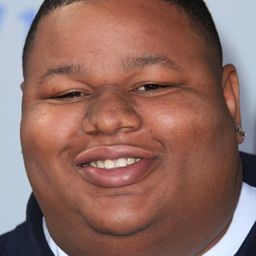 賈瑪爾·米克森 飾演 Leon