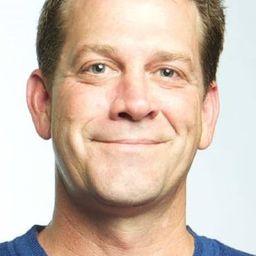 瑞斯·穆爾東 飾演 Clark Marshall