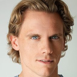 Connor McMahon 飾演 Brandon Hannah