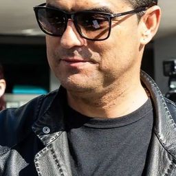 Hugo Aveiro 飾演 Self