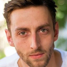 Adrien Dewitte 飾演 Rodrigues