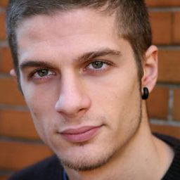 Michelangelo Ciminale 飾演 Pet Shop Assistant