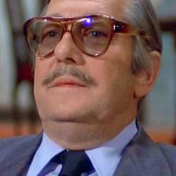 Fred Draper 飾演 Freddie Draper