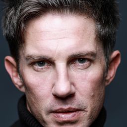 Christien Anholt - 團圓演員 飾演Hans Strauss