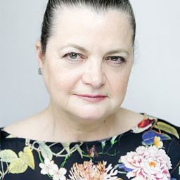 Jill Buchanan 飾演 Guinevere