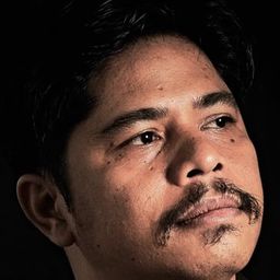 Jun Sabayton 飾演 Mang Johnny (segment "Uyayi")