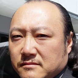 加賀谷圭 飾演 