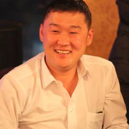 Adiya Rentsenkhorloo 飾演 Jigmed