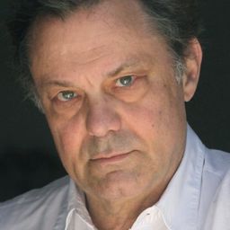 Philippe Caubère 飾演 Claude Corti