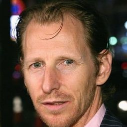 路·丹波 - 獨行俠演員 飾演Hollis