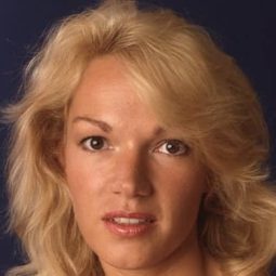 碧姬·萊爾 飾演 Sandra