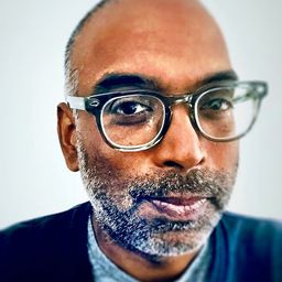 貝瑞特·奈魯利 - Flavia導演