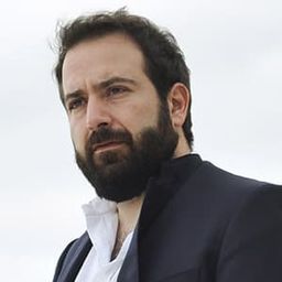 Simone Luglio 飾演 Nino