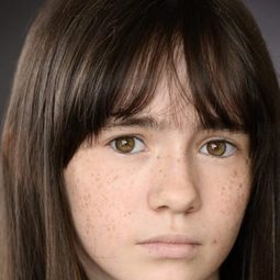 Clara Read 飾演 The Young Settman Siblings