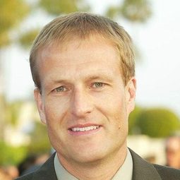 Tim Rigby 飾演 Larry