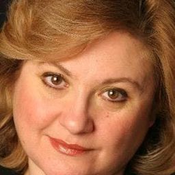 Simonetta Guarino 飾演 Proprietaria pensione Italia