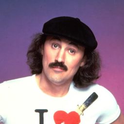 Gallagher 飾演 Self