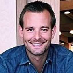 Jay Wilkison 飾演 Gordon / The Man / Mr. Grey / Ensemble