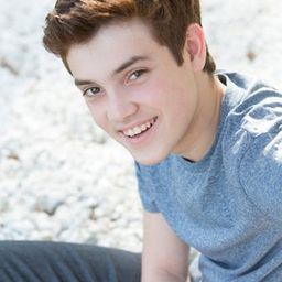 Kai Caster 飾演 Alexander (uncredited)