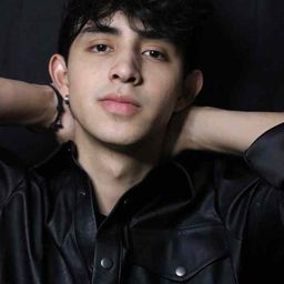 亞葉·塔德歐 飾演 Young Iván